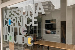 NESSUNA CORNICE TUTTO LIQUIDO copertina
